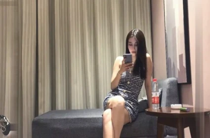 Boss chân dài tuyển trai xinh đi công tác, lam tinh cung ban than